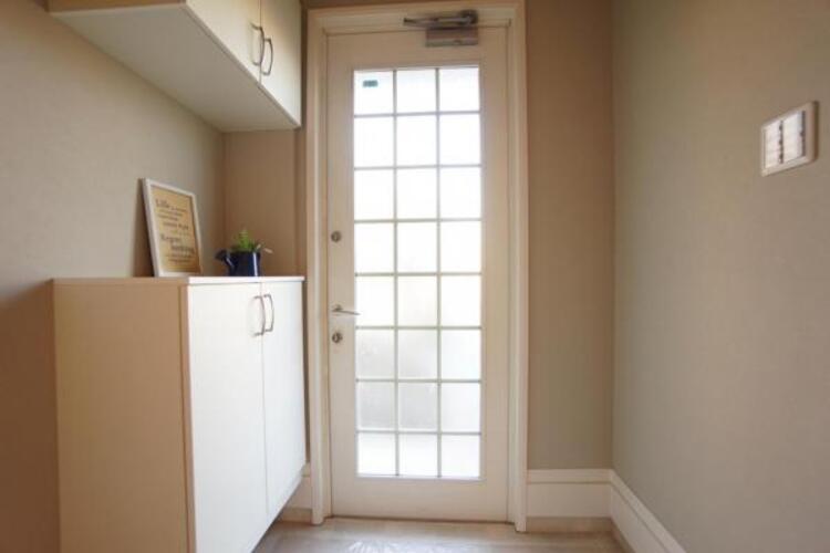 その他 明るく広い玄関には収納力に優れたシューズボックス。　靴をスッキリと整頓することができます。 