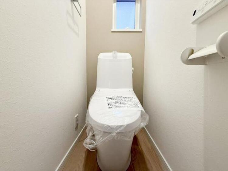 トイレ ウォシュレット、保温機能付き便座など充実の設備です　お掃除がしやすくストレスフリー！！ 