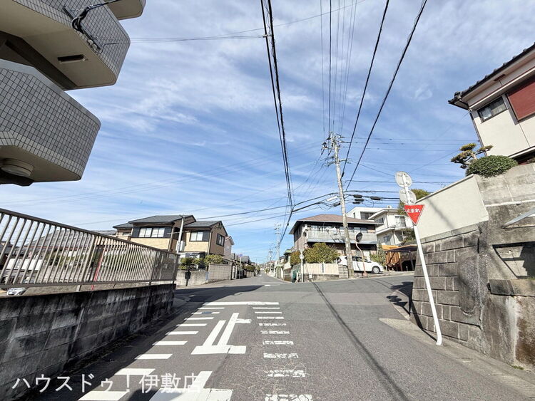 外観 【前面道路】南側前面道路