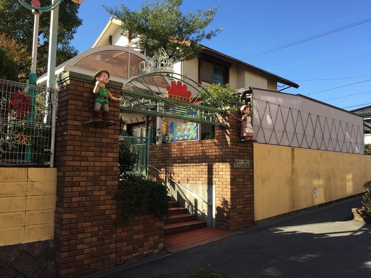 周辺 あさひ保育園[あさひ保育園]保育方針：家庭的な雰囲気の中で、子どもたちがくつろいだ気持ちで活動できるように配慮します。また、四季折々の花に囲まれた環境の中で意欲と思いやり… 徒歩 約5分（約330m）