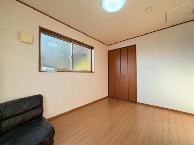 内装 書斎、寝室、納戸など、使い勝手自由な洋室です