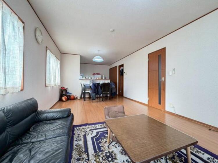 居間 広いリビングはインテリアを考えるのも楽しみですね