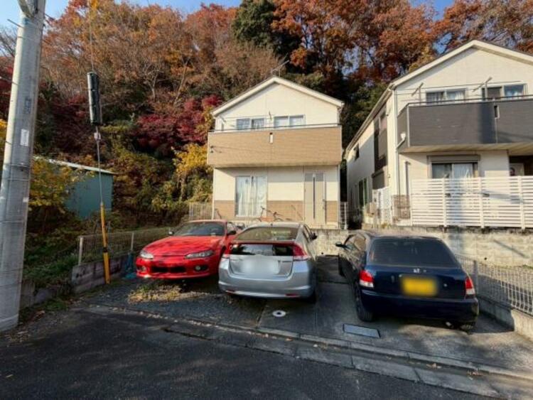 外観 駐車スペース並列2台分ございます