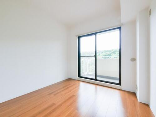 コモア六浦　六番館の物件画像