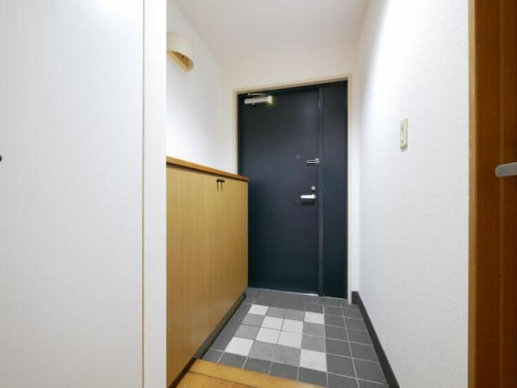 その他 一日の始まりと終わりはこちらの玄関から。今後ご家族の「行ってきます」「ただいま」が行き交う空間となるでしょう。