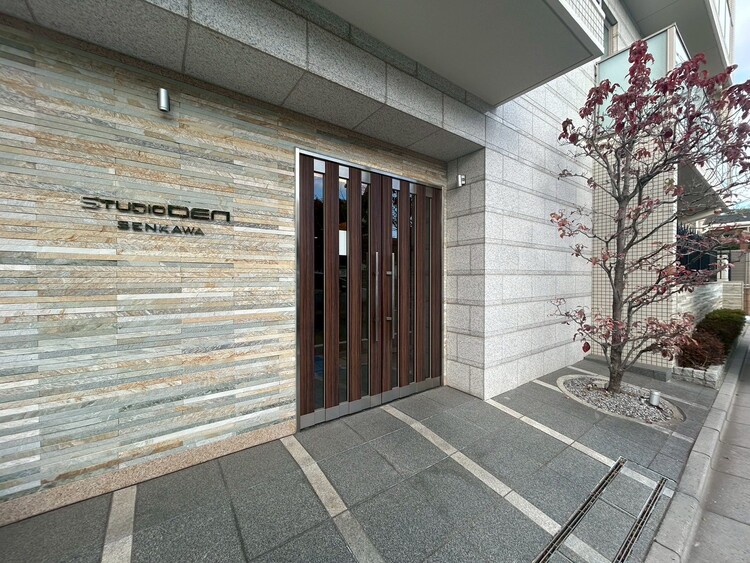 その他 上質感漂う玄関アプローチです。