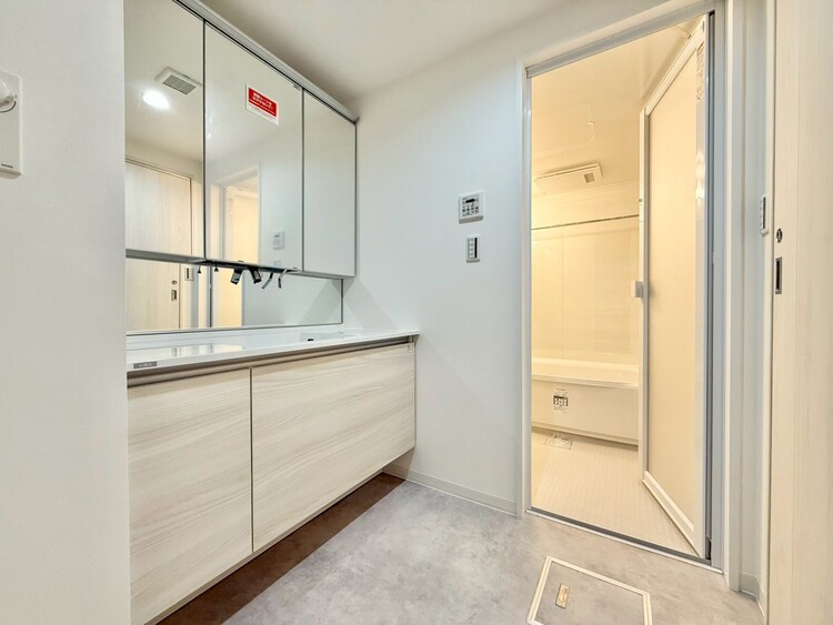 その他 十分な広さの脱衣所。