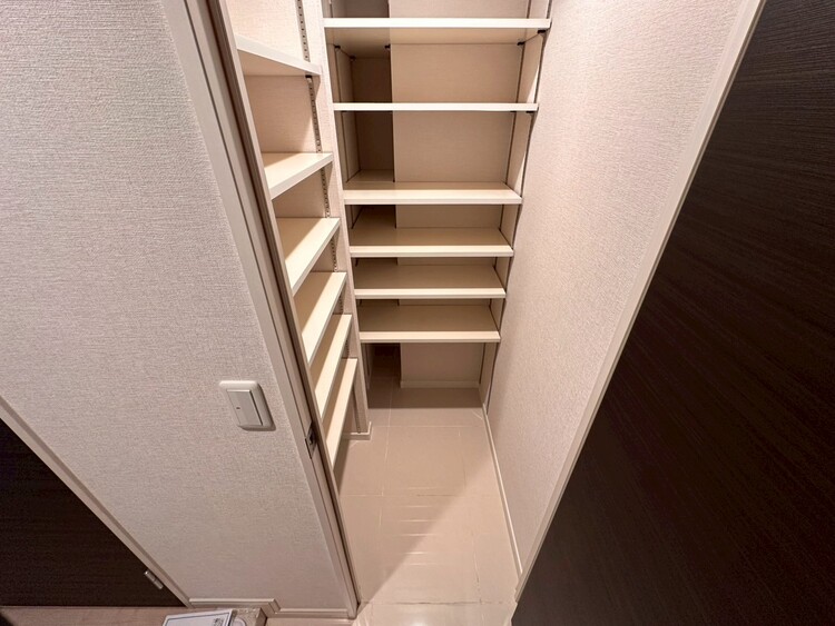 その他 家電やスーツケース、ストック品など何でも片付く嬉しい空間です。