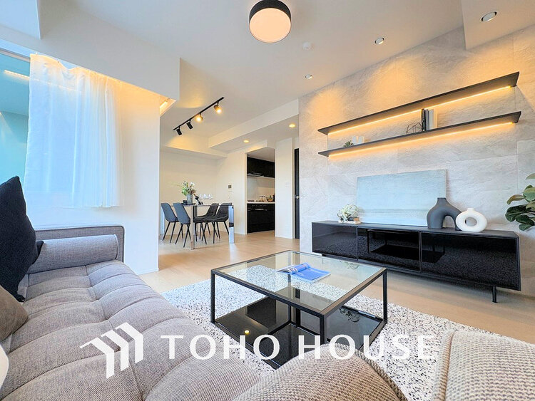 内装 広がりのある住空間、家族が集まるリビング・ダイニング