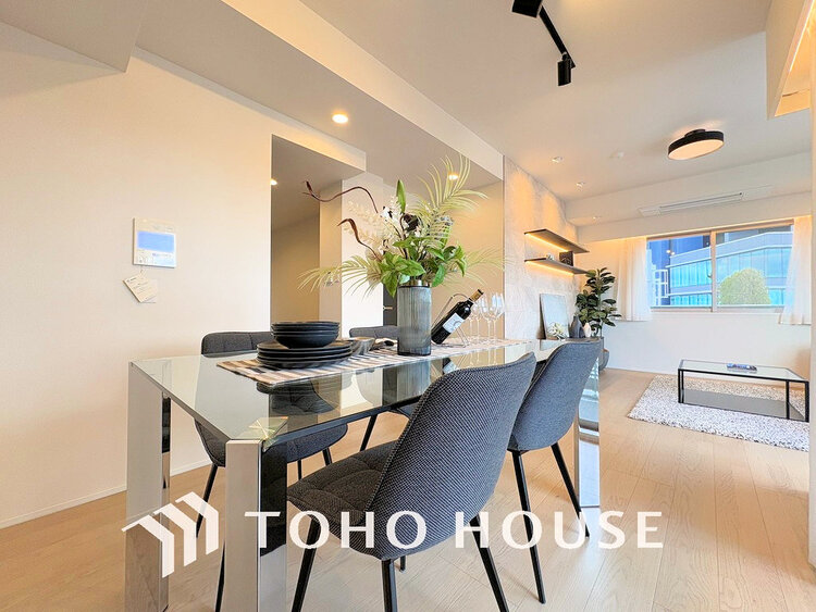 内装 上質な時間を育む暮らしのメインステージ。寛ぎとコミュニケーションを育む居心地のよい場所