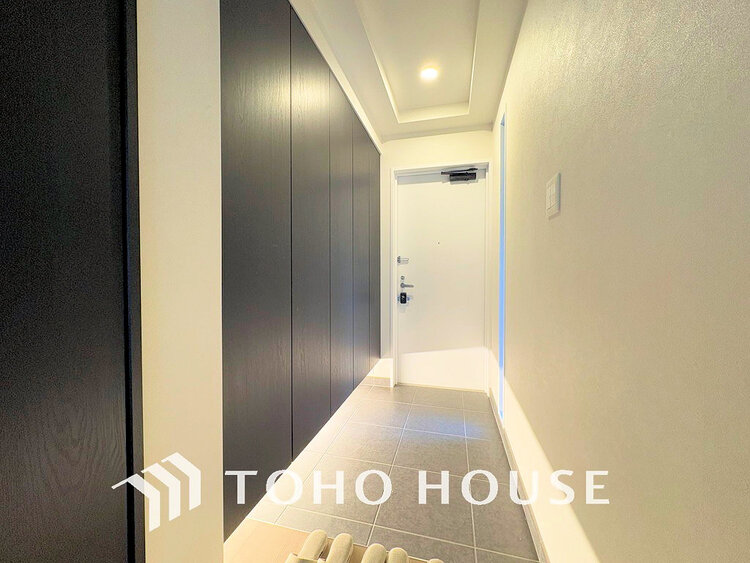 玄関 落ち着いた雰囲気の玄関、家族の帰りを暖かく迎えてくれます