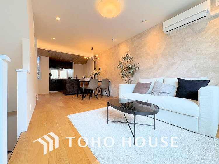 内装 広がりのある住空間、家族が集まるリビング・ダイニング