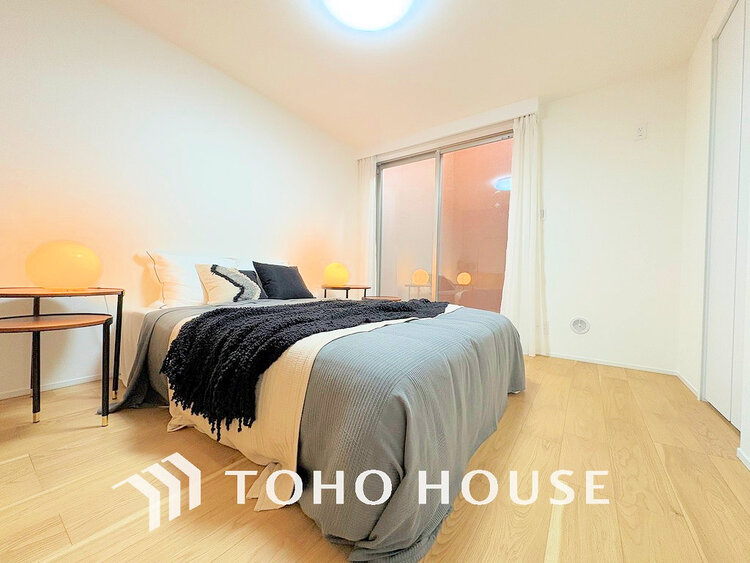 内装 採光もある洋室は、くつろぎのひと時を過ごすのにぴったり