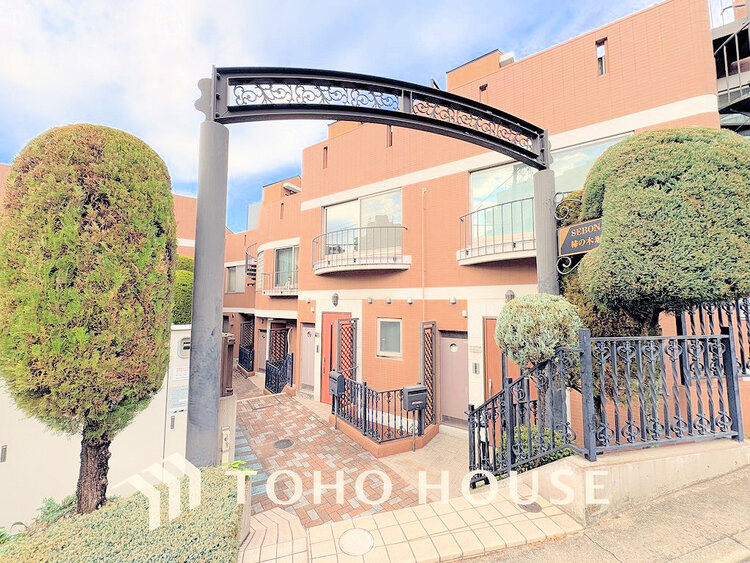 外観 〜「都立大学」駅徒歩5分、大切なペットと暮らせるリノベーション住戸〜南東向きメゾネットタイプ〜