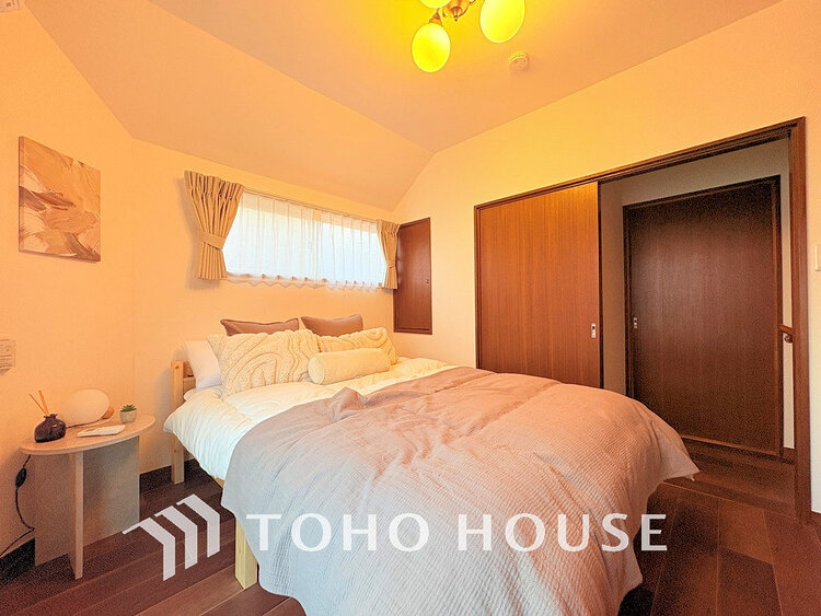 内装 採光もある洋室は、くつろぎのひと時を過ごすのにぴったり