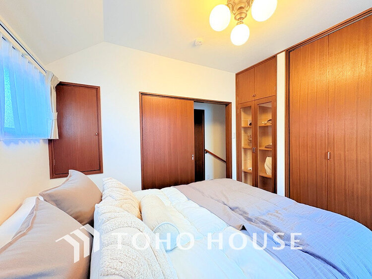 内装 シンプルですっきりとした室内は飽きのこない居心地の良い雰囲気