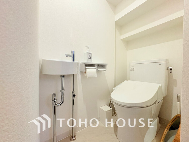 トイレ 白いクロスにより清潔感のあるトイレ