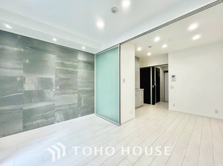 内装 叶えたかったのは落ち着きのあるナチュラルな風合い、そして開放感があるリビング。優雅な気分に浸れる幸せな時間を家族が自然と集まりたくなるこの空間で。