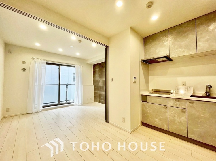 内装 ◆瀟洒な空間◆落ち着きのある彩が見事に調和させた瀟洒な空間を演出。ここに集まる家族の会話と笑顔が絶え間なく続く幸せな空間。