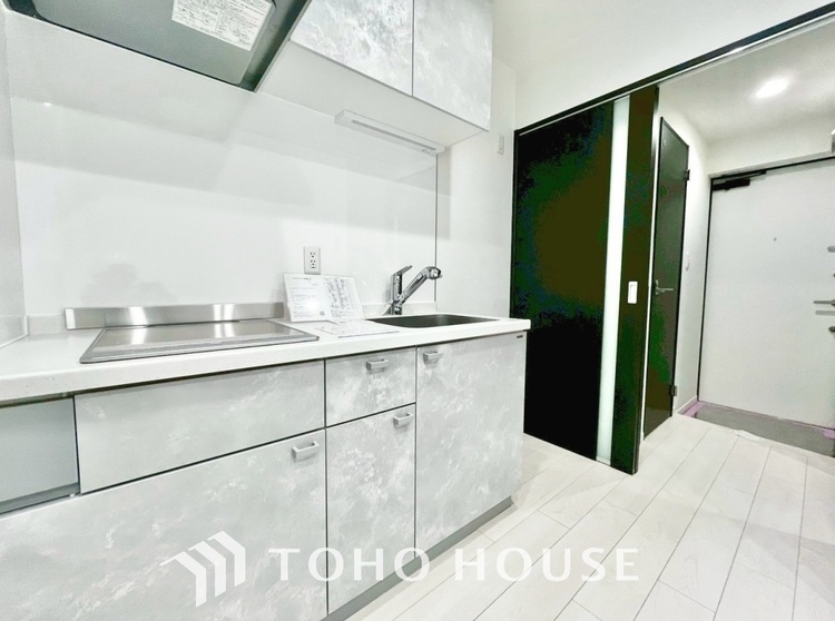 キッチン キッチンは家族の絆を育む大切な空間。シンプルで使い易いシステムキッチンで愉しく作る料理は愛情のある美味しいご馳走に。家族で使えるダイニングキッチンです。