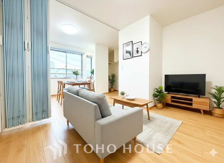 内装 ※家具はCGです。夕暮れ時に迎える優しい光。暖かく心休まるほっとする瞬間。家族のもとへ。幸せのもとへ。