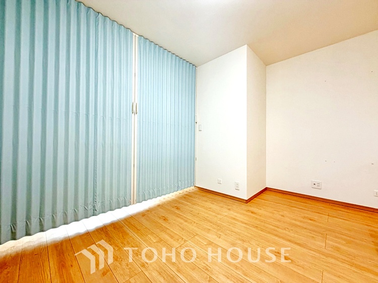 内装 太陽光をたくさん感じながら、明るく豊かな暮らしを約束する住まい。四季の移ろいを感じながら過ごす毎日。なんとなく幸せ。