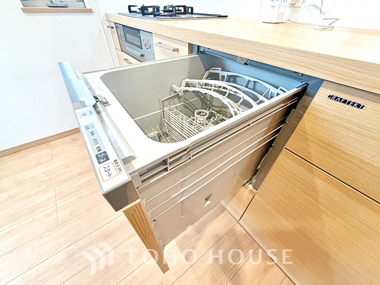 キッチン 可能な限り余計なものを省いた3口コンロ。美しさと機能性を兼ね備えたスタイルはきっと何年もあなたの味方です。