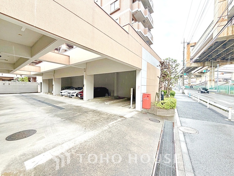 エントランス 【Ease】家族個々の安らぎの空間。プライベートなBedRoomは暮らす方の感性で造り上げたいもの。誰もが好みで飾れるシンプルな室内に仕上げてあります。