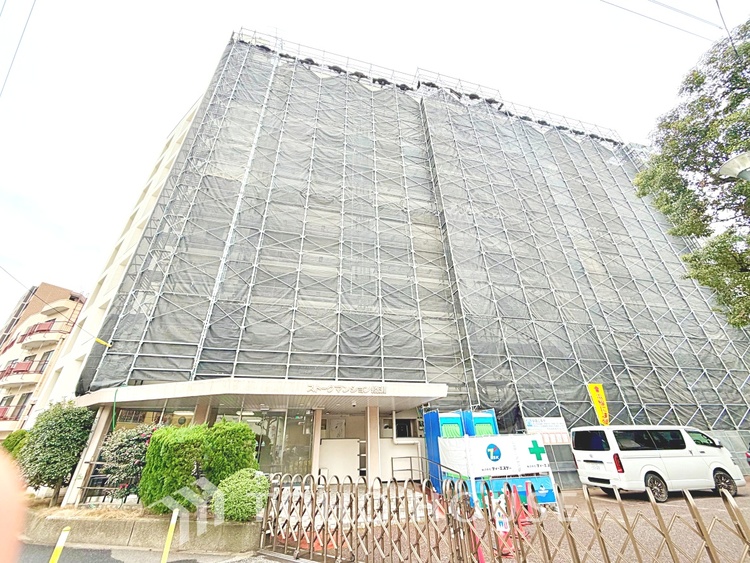 エントランス 【Kitchen】光り眩い羨望のリビングへ。一歩一歩を踏みしめて家族の集う幸せの場所へ。すべてがクライマックスのマイベストホーム。