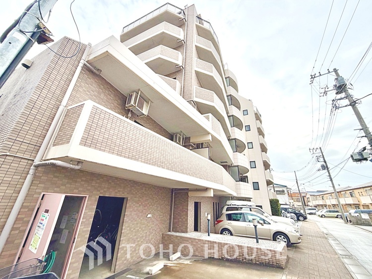 エントランス 【Kitchen】光り眩い羨望のリビングへ。一歩一歩を踏みしめて家族の集う幸せの場所へ。すべてがクライマックスのマイベストホーム。