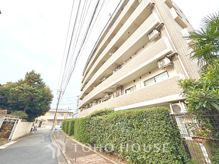 エントランス 【Swaying surface】光に照らし出されたバスルーム。膨よかな湿度と静かに揺れる眼前の水面