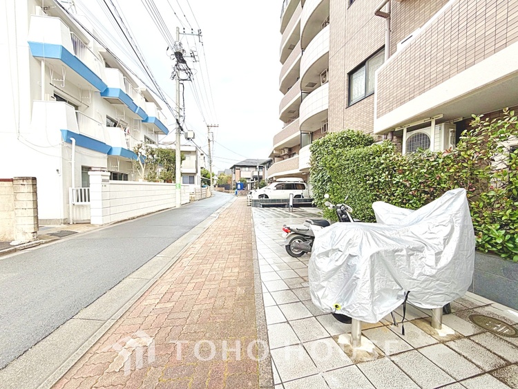 外観 【Swaying surface】光に照らし出されたバスルーム。膨よかな湿度と静かに揺れる眼前の水面