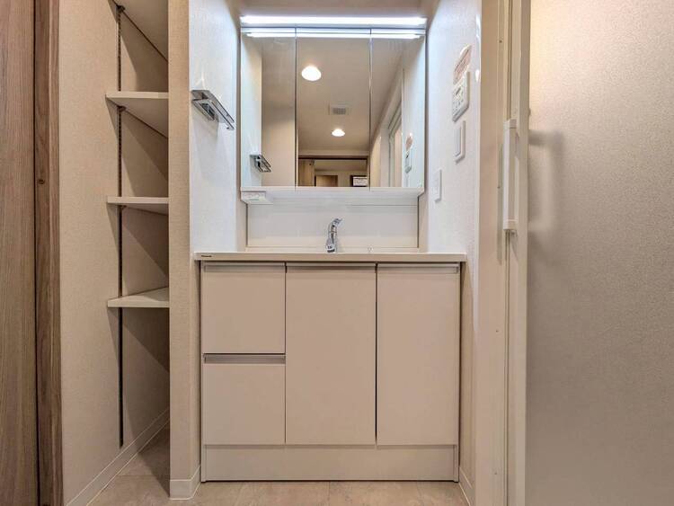 洗面 清潔感を感じられる洗面化粧台。