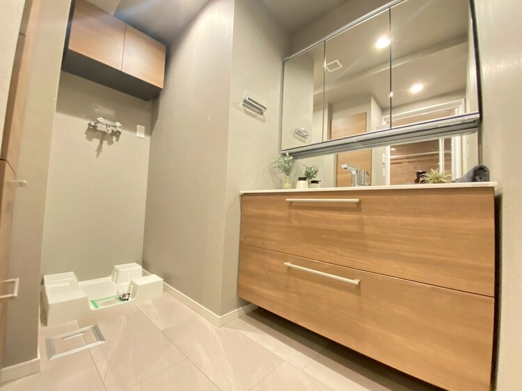 その他 清潔感を感じられる洗面化粧台。