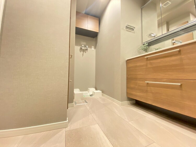 その他 十分な広さの脱衣所。