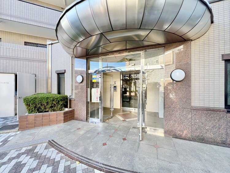 その他 上質感漂う玄関アプローチです。