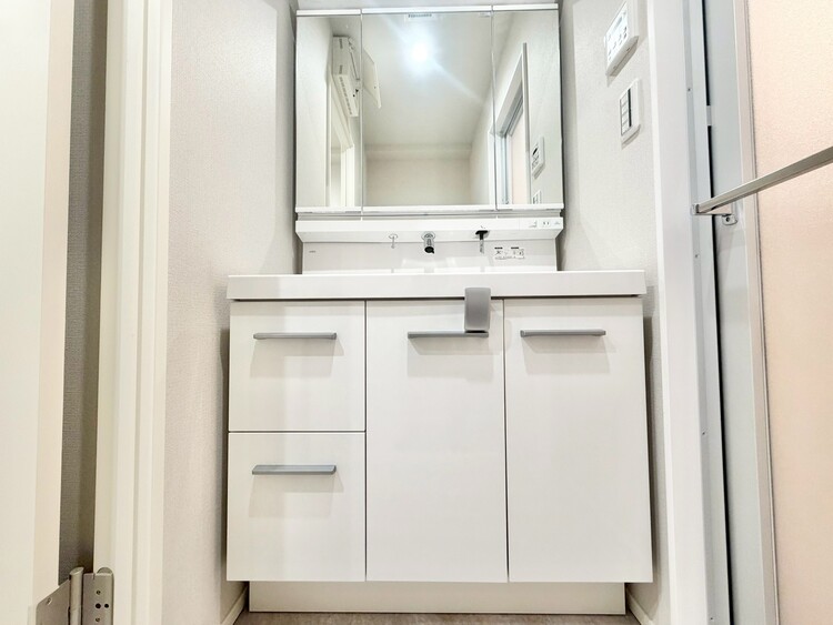 洗面 清潔感を感じられる洗面化粧台。