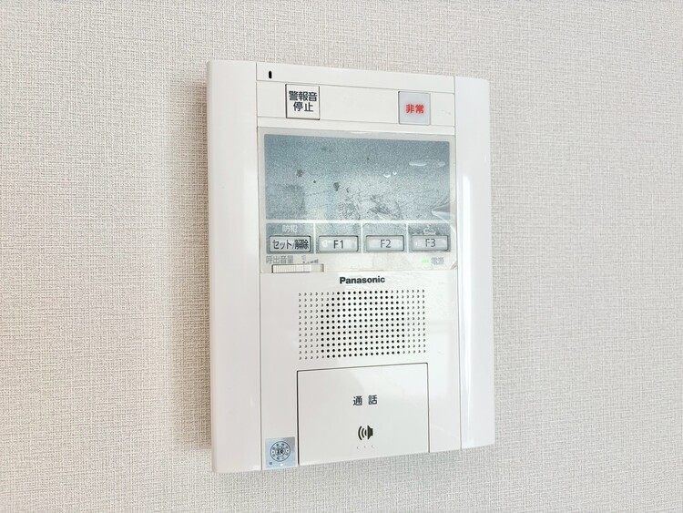 設備 誰が来てもわかる様にモニター付きインターホンを設置。