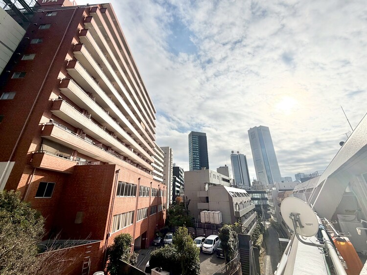 バルコニー 陽当たり・通風・開放感に恵まれた環境です。