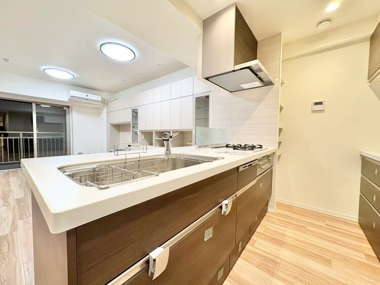 その他 開放感のあるキッチンスペース。調理をしながら、会話も弾みそうですね。