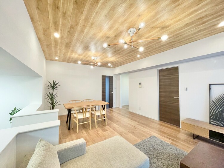 居間 充実した生活は伸びやかな居室空間から始まります。