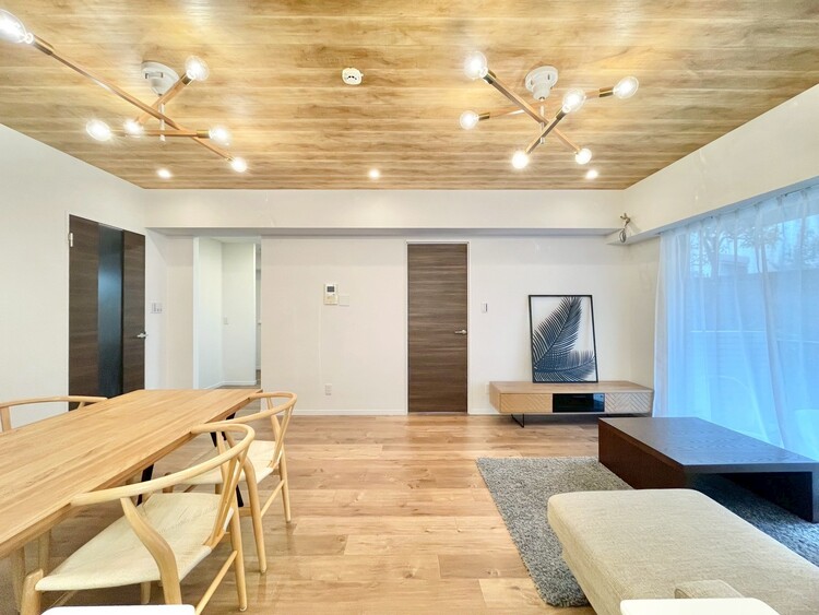 居間 伸びやかな空間のなかで、ゆったりとしたひとときを過ごせます。