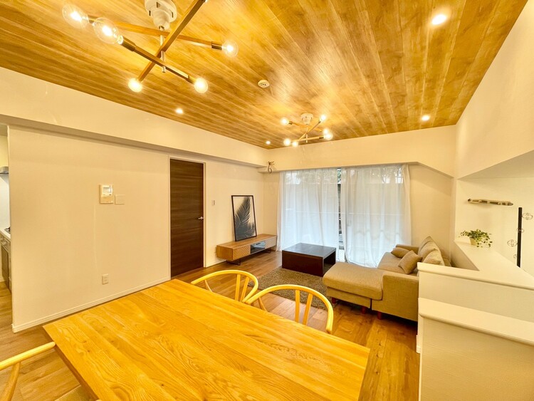 居間 シンプルな内装と偏り過ぎないデザインで統一しました。