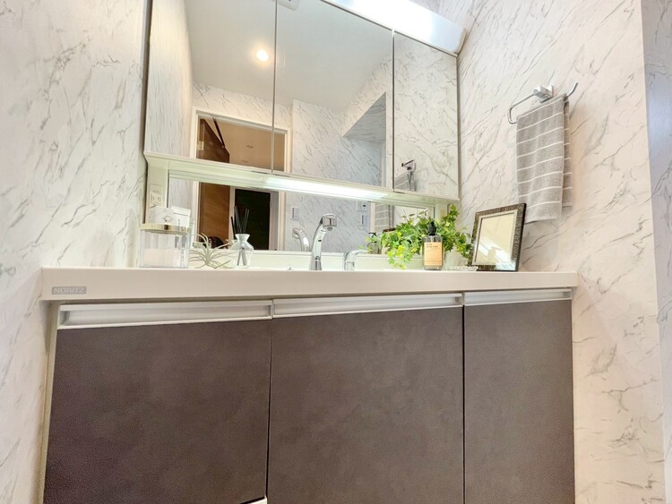 洗面 清潔感を感じられる洗面化粧台。