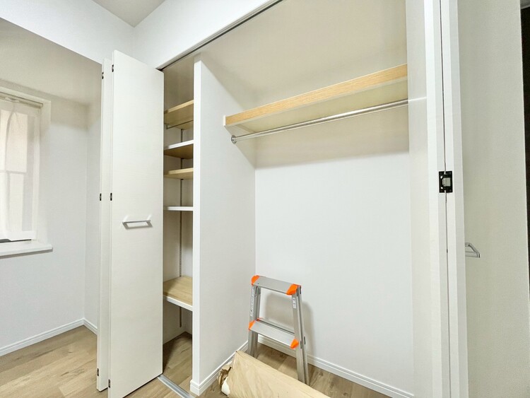 収納 家電やスーツケース、ストック品など何でも片付く嬉しい空間です。