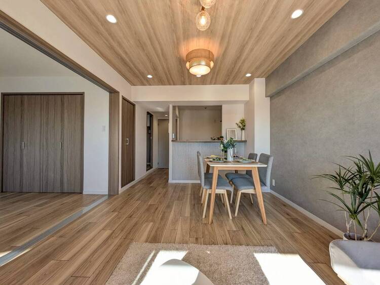 居間 通風・採光に優れ、心地よい光と風が溢れています。