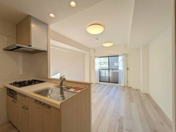 居間 通風・採光に優れ、心地よい光と風が溢れています。