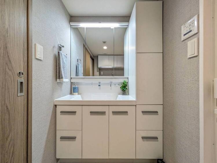 洗面 清潔感を感じられる洗面化粧台。