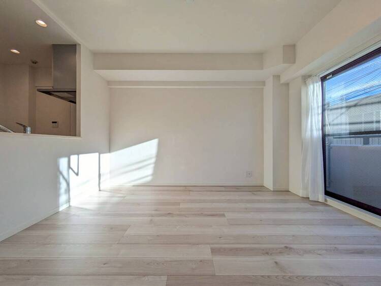 居間 落ち着いた雰囲気に包まれて、伸びやかな空間。