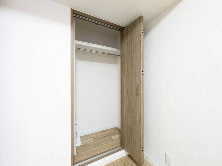 収納 家電やスーツケース、ストック品など何でも片付く嬉しい空間です。